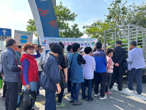 『한국농촌지도자장흥군장흥읍회』 회원들이 직접 생산한 옥수수 모종 나눔 실천