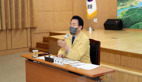 장흥군은 14일 군청 회의실에서 지역 언론인을 초청해 ‘2022년 신년 기자간담회’를 개최했다고 전했다.